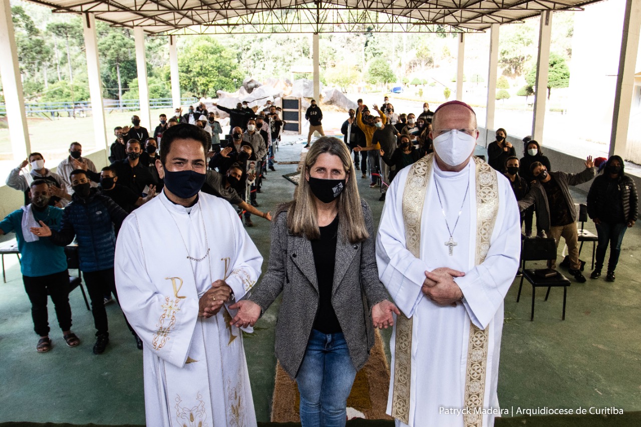 CORPUS CHRISTI: Moradores da Comunidade Fonte de Misericórdia se emocionam com visita de Dom Peruzzo